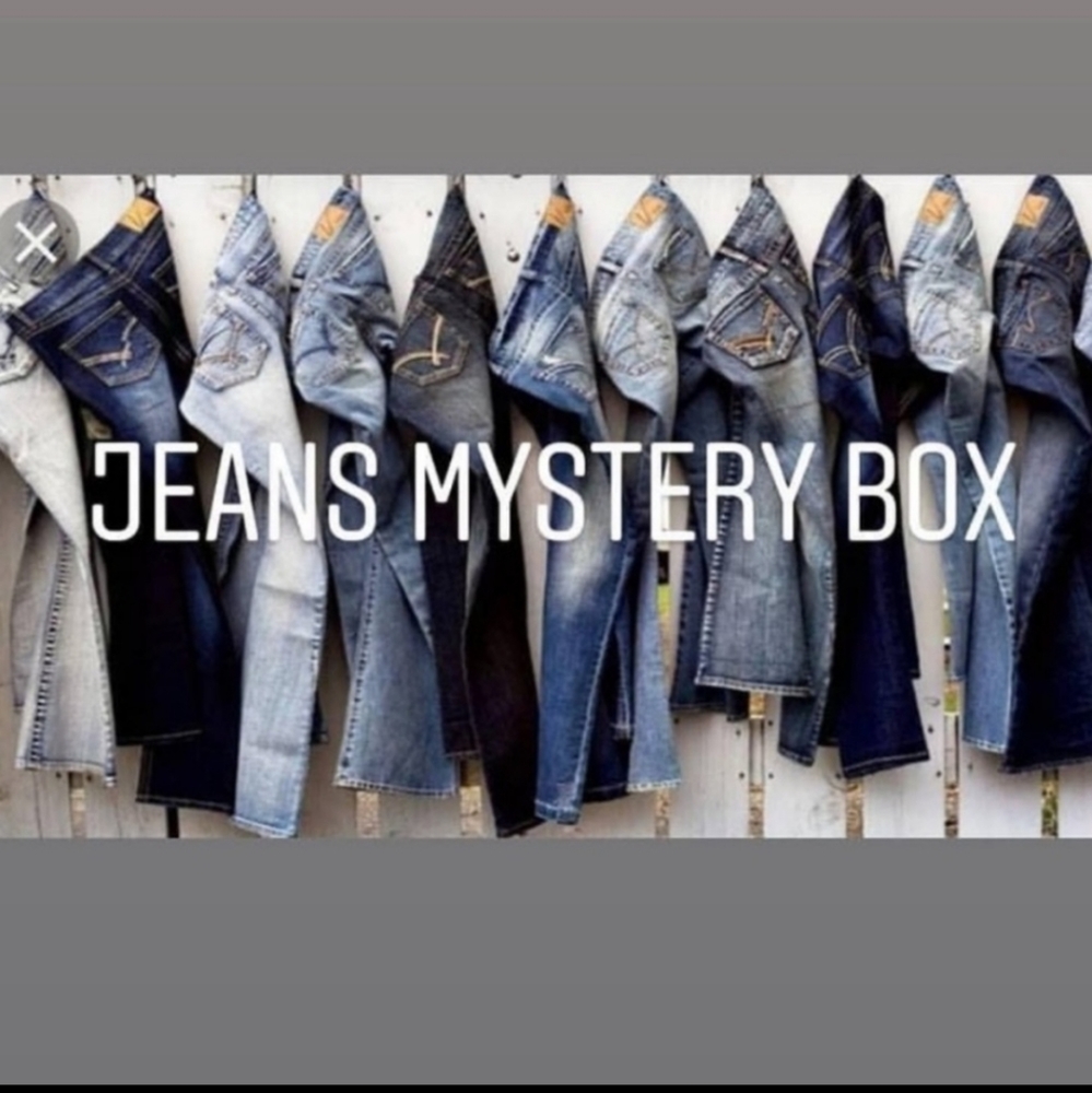 Jeans bundle of 5 in the mystery box . Multiple sizes from 00-18 women's.